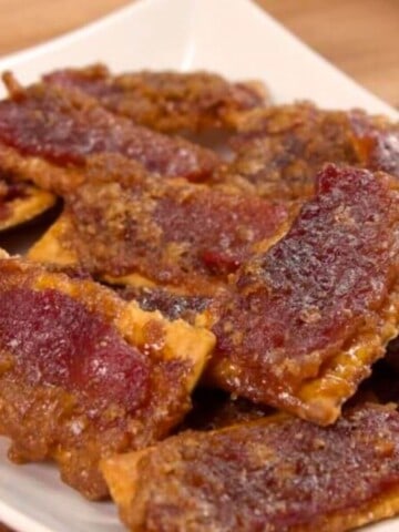 Bacon Crackers on plate, close-up
